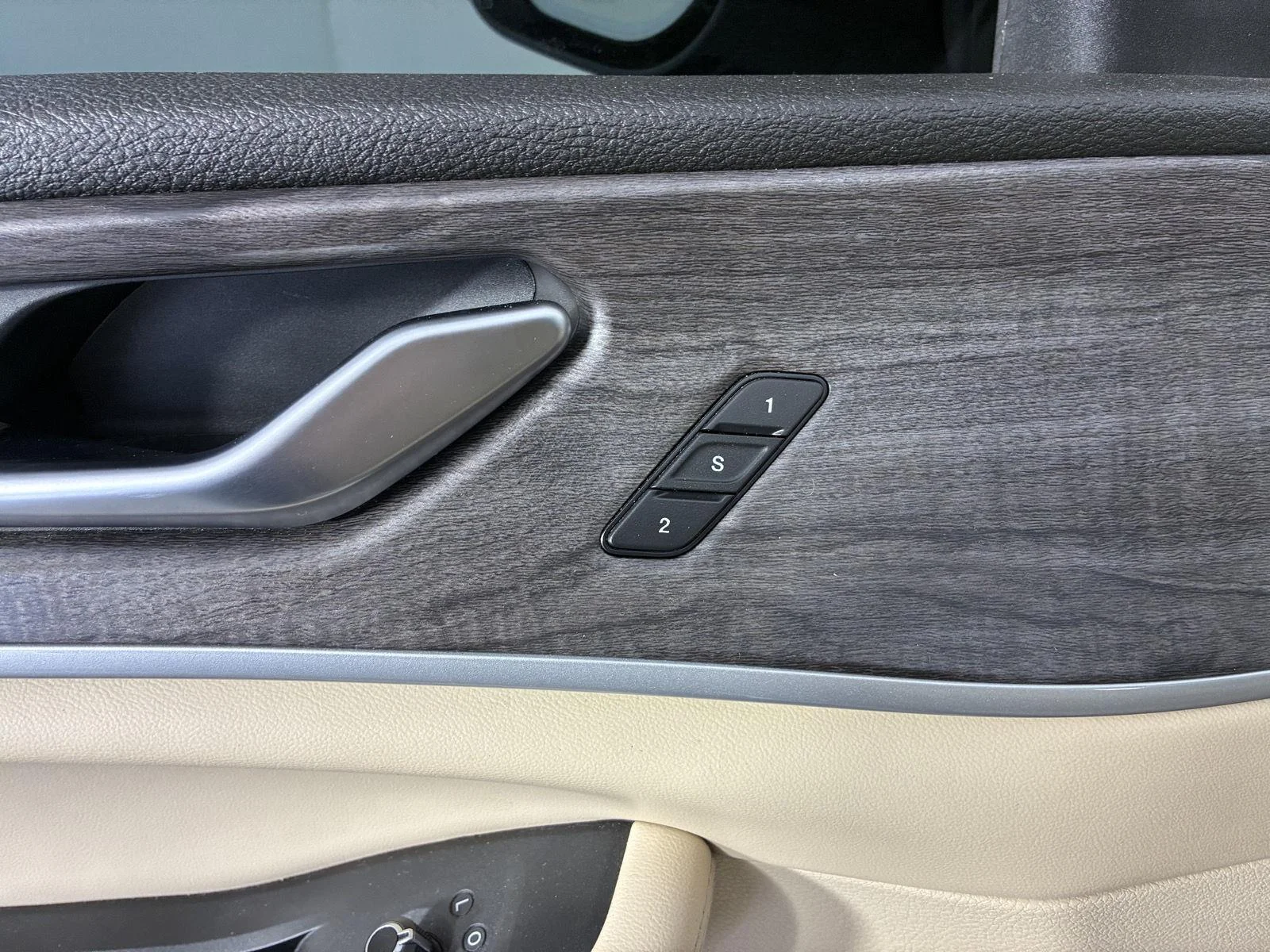Used 2023 Bright White Clearcoat Jeep Limited image 28