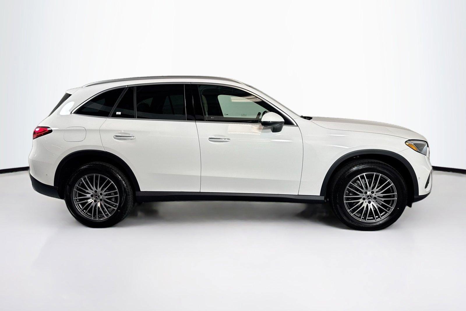 New 2026 Polar White Mercedes-Benz GLC 300 image 4