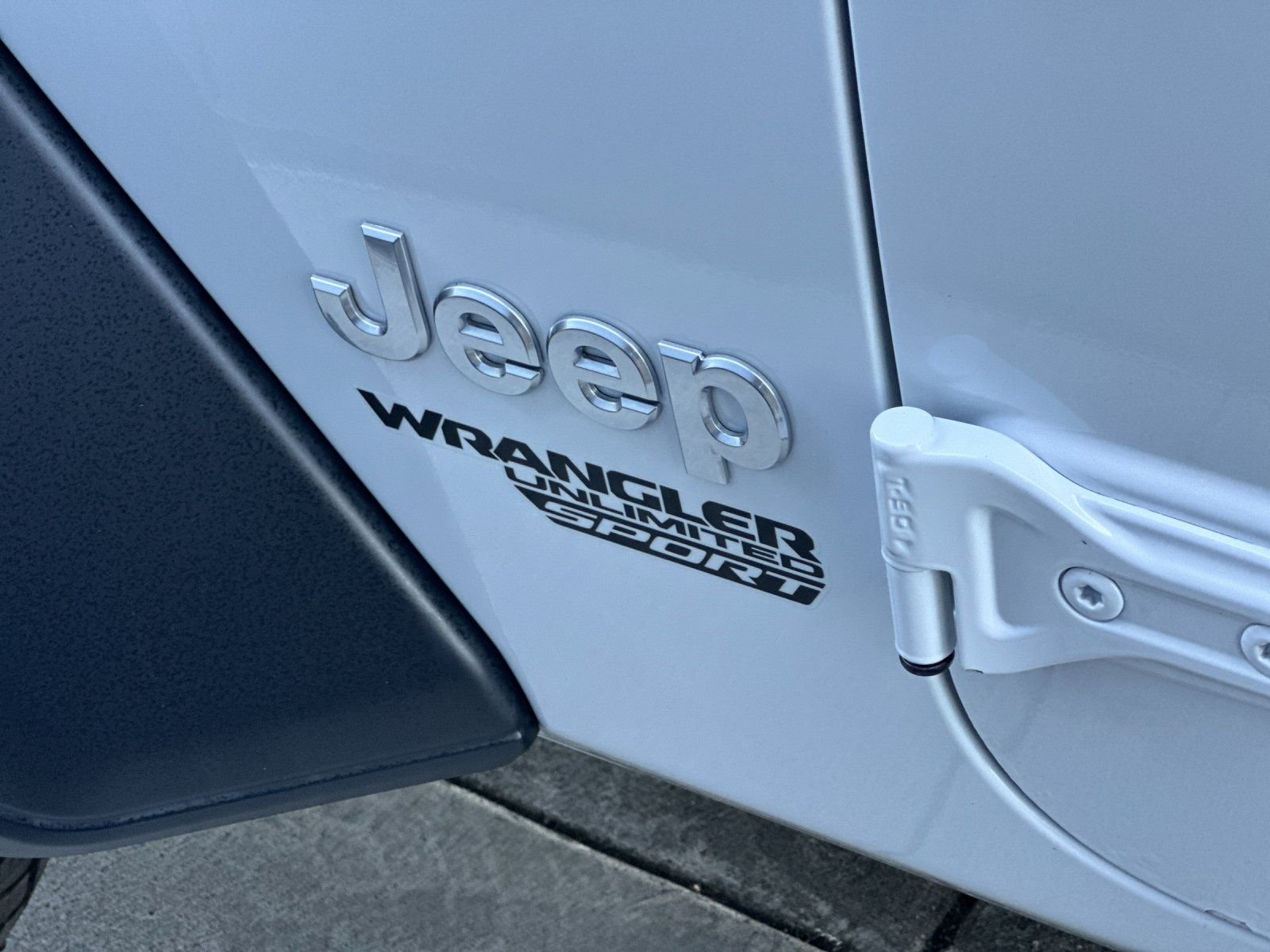 Used 2018 Bright White Clearcoat Jeep Unlimited Sport S image 24