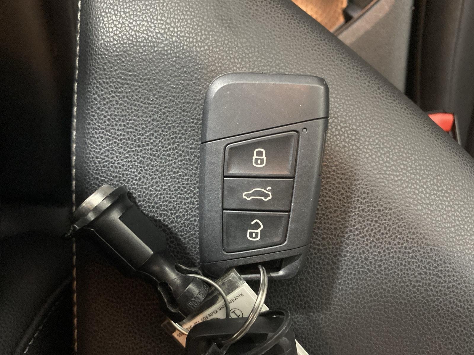 Used 2020 Blue Silk Metallic Volkswagen S image 18