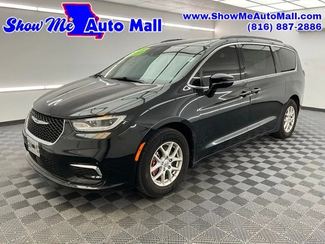 2022 Chrysler Pacifica Touring L's photo