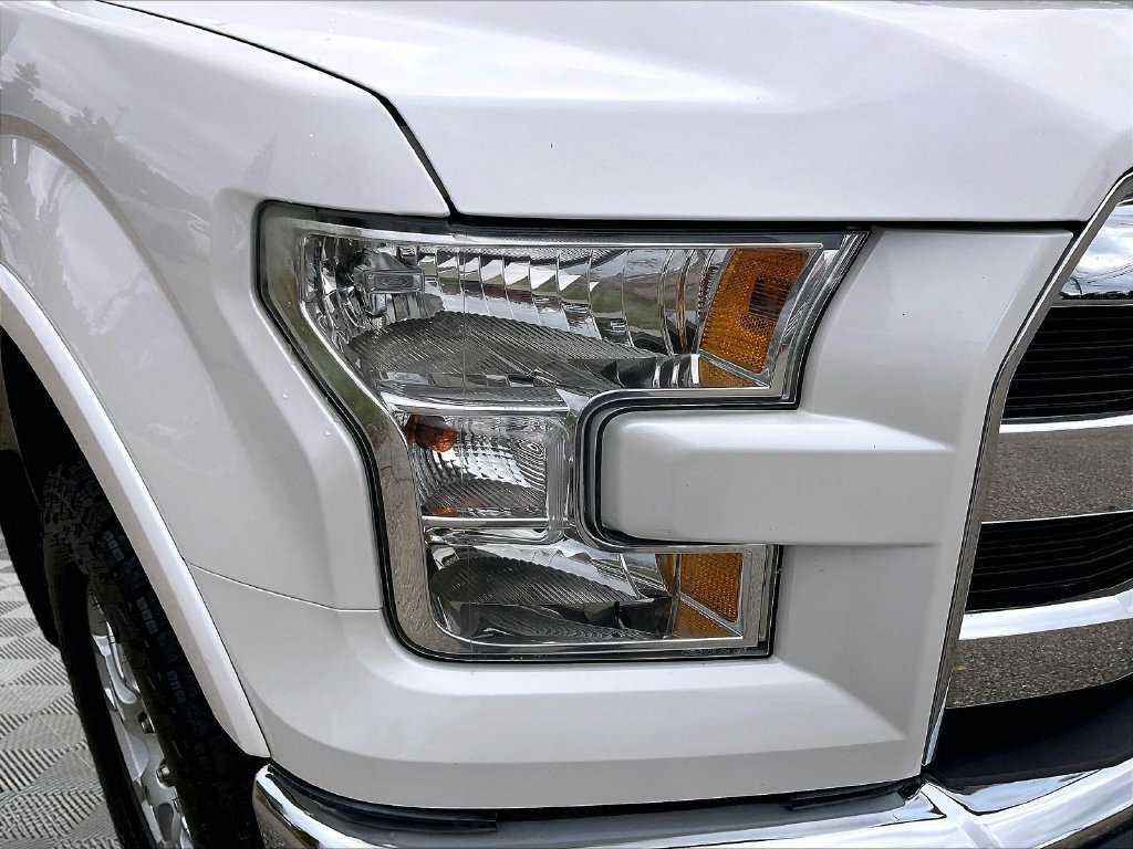 Used 2016 White Platinum Clearcoat Metallic Ford Lariat image 30