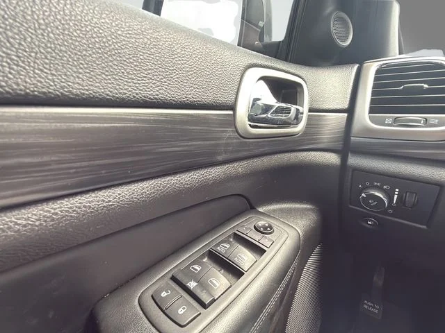 Certified Used 2020 Silver Jeep Altitude image 22