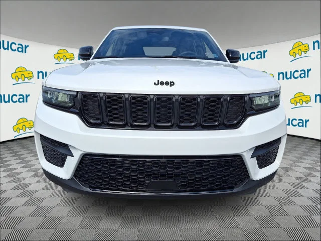 Used 2023 Bright White Clea Jeep Altitude image 2