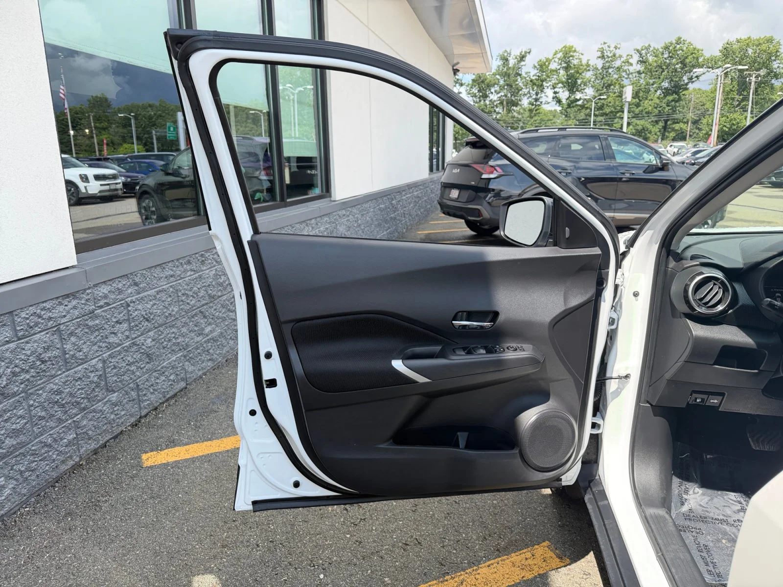 Used 2024 Aspen White Tricoat/Super Black Nissan SV image 24