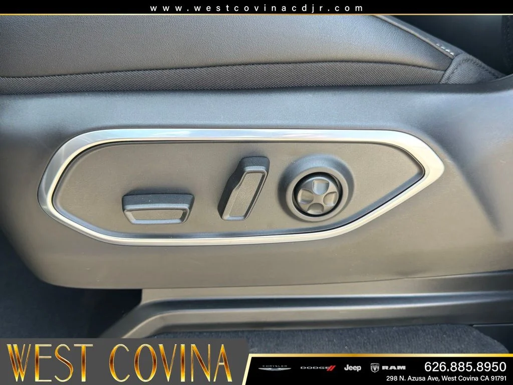 New 2026 Silver-Zynith Exterior Paint Jeep Limited Reserve image 22