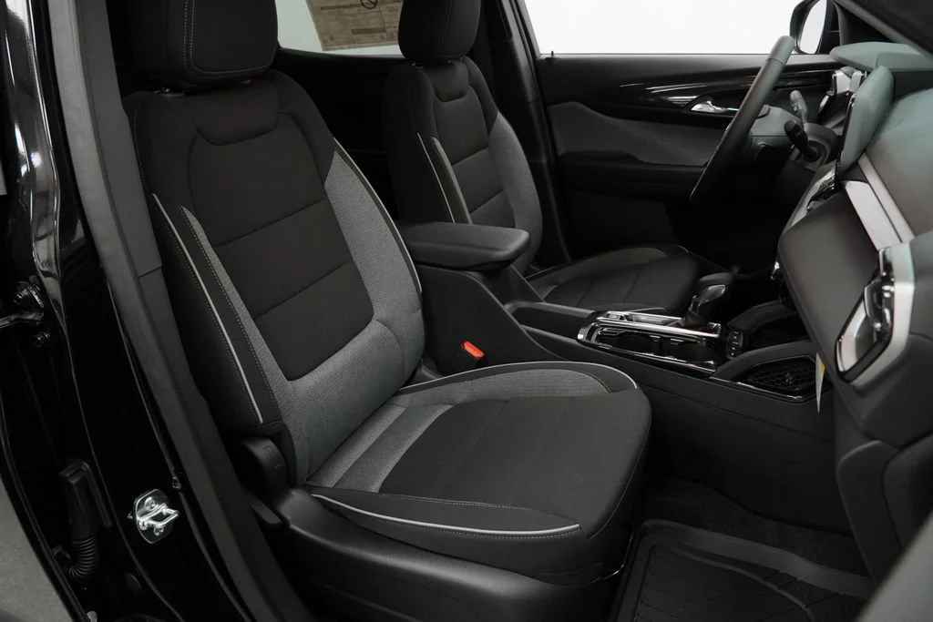 New 2026 Mosaic Black Metallic Chevrolet LT image 28