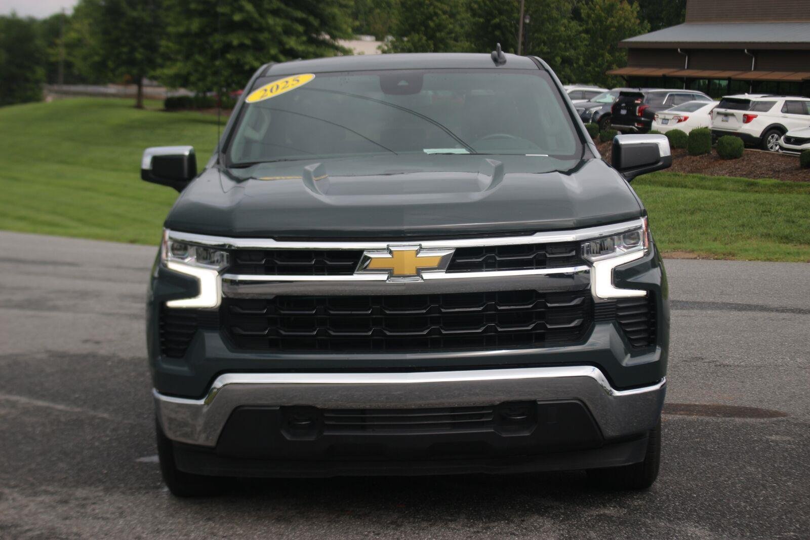 Used 2025 Cypress Gray Chevrolet LT image 2