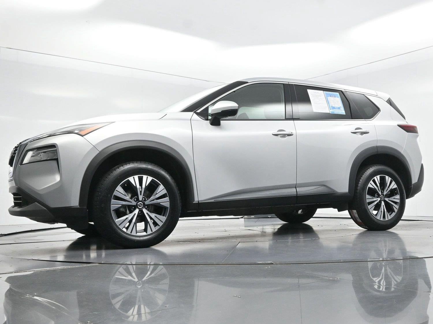 Used 2021 Brilliant Silver Metallic Nissan SV image 45
