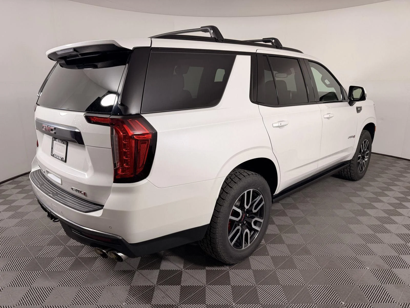 Used 2023 White Frost Tricoat GMC AT4 image 8