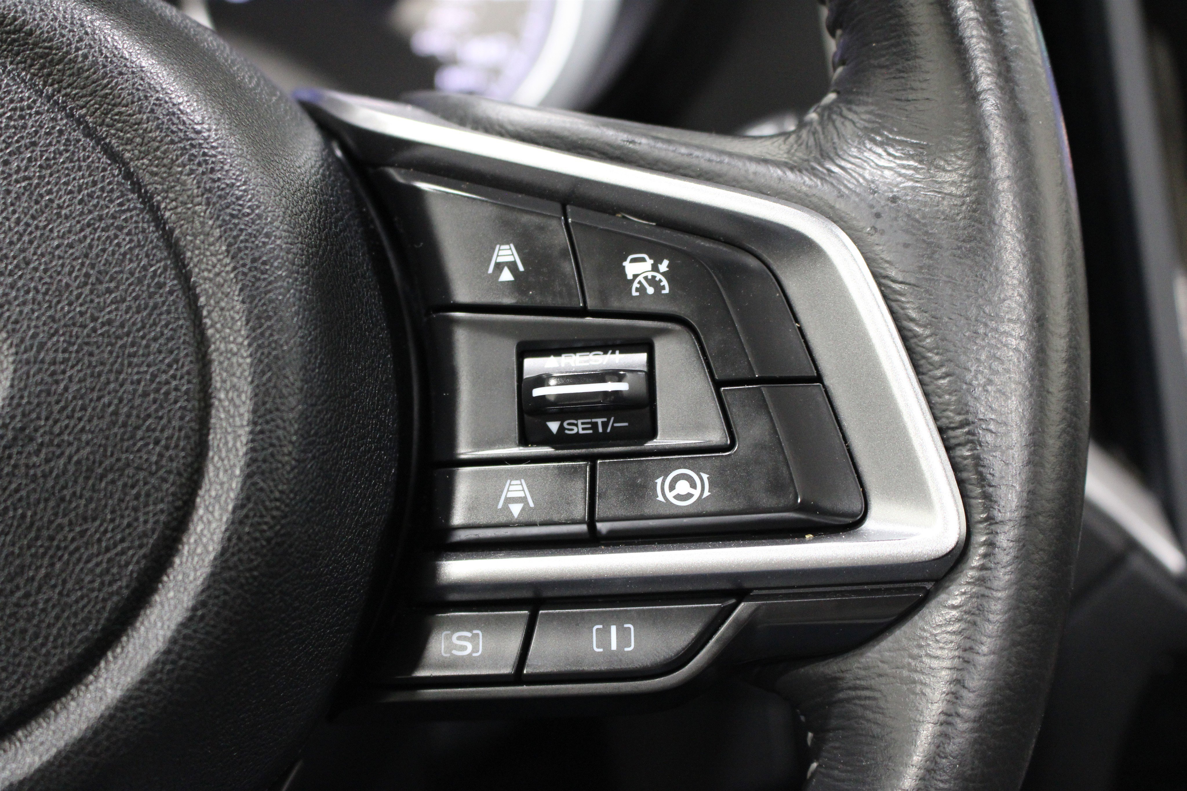 Used 2020 Ice Silver Metallic Subaru Premium image 13
