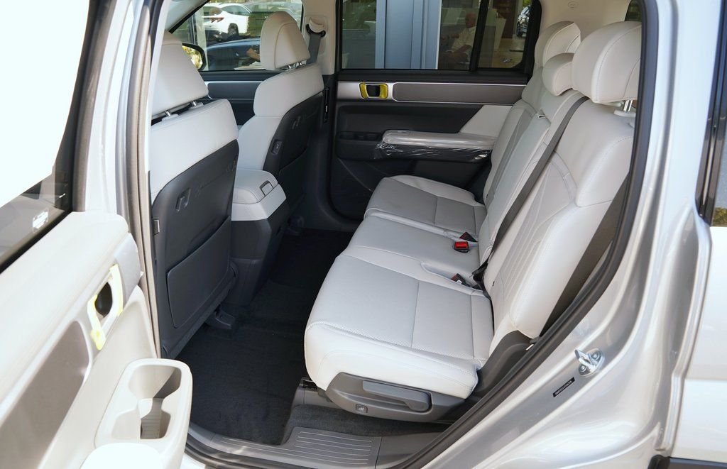 New 2026 Shimmering Silver Hyundai SEL image 49