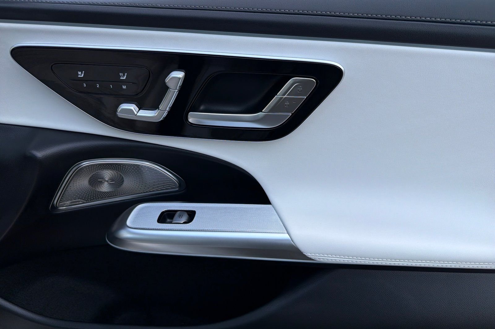 New 2026 MANUFAKTUR Alpine Grey Mercedes-Benz E 350 image 35