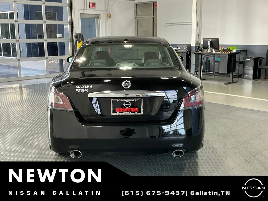 Used 2014 Super Black Nissan 3.5 SV image 5