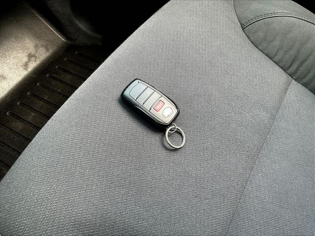 Used 2023  Toyota SR5 image 37