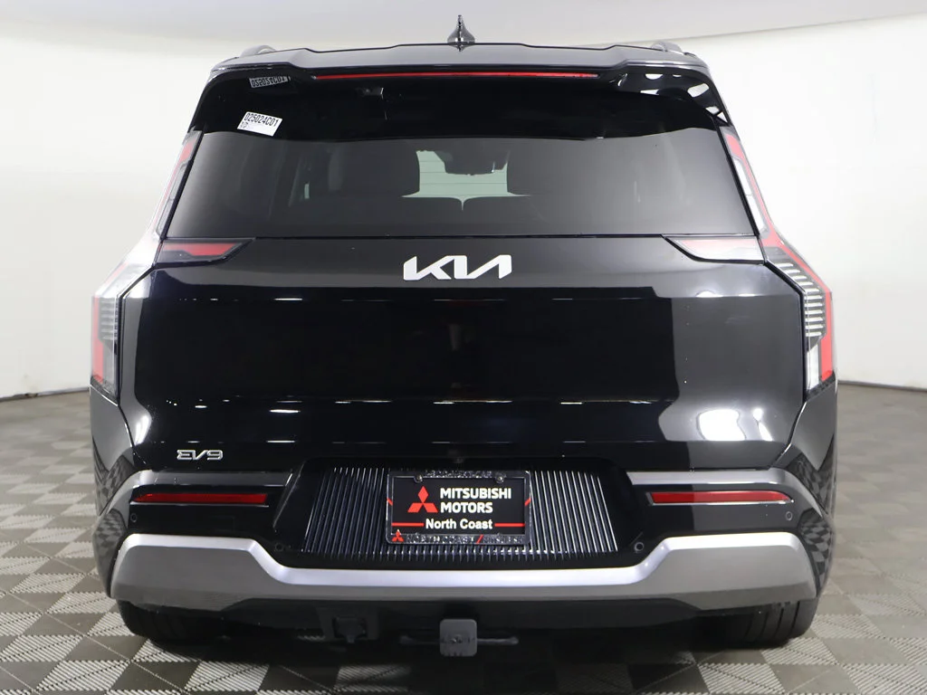 Used 2024 Black Kia Land image 16