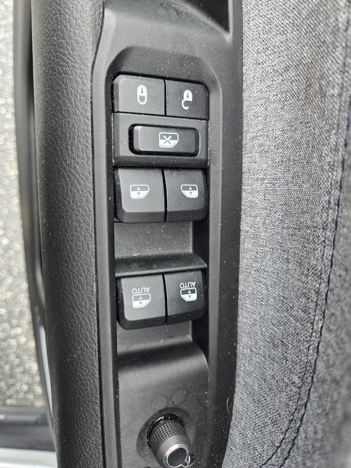 Used 2025 Silver Zynith Metallic Clearcoat Jeep Sport image 27
