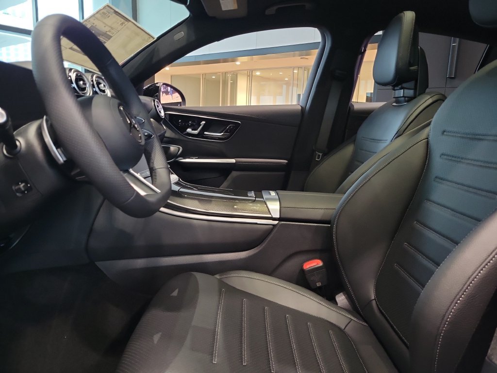 New 2027 Starling Blue Metallic Mercedes-Benz GLC 300 image 17