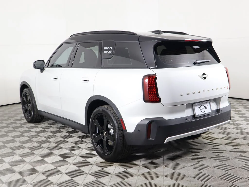 Certified Used 2026 Nanuq White Metallic MINI Signature Plus image 8