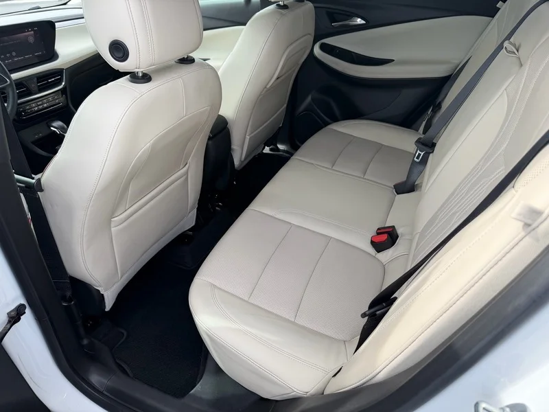 Used 2024 White Frost Tricoat Buick Avenir image 17