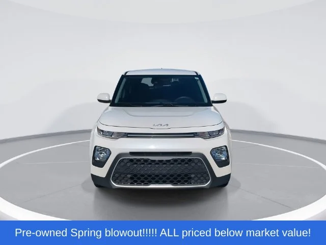 Used 2022 White Kia LX image 3