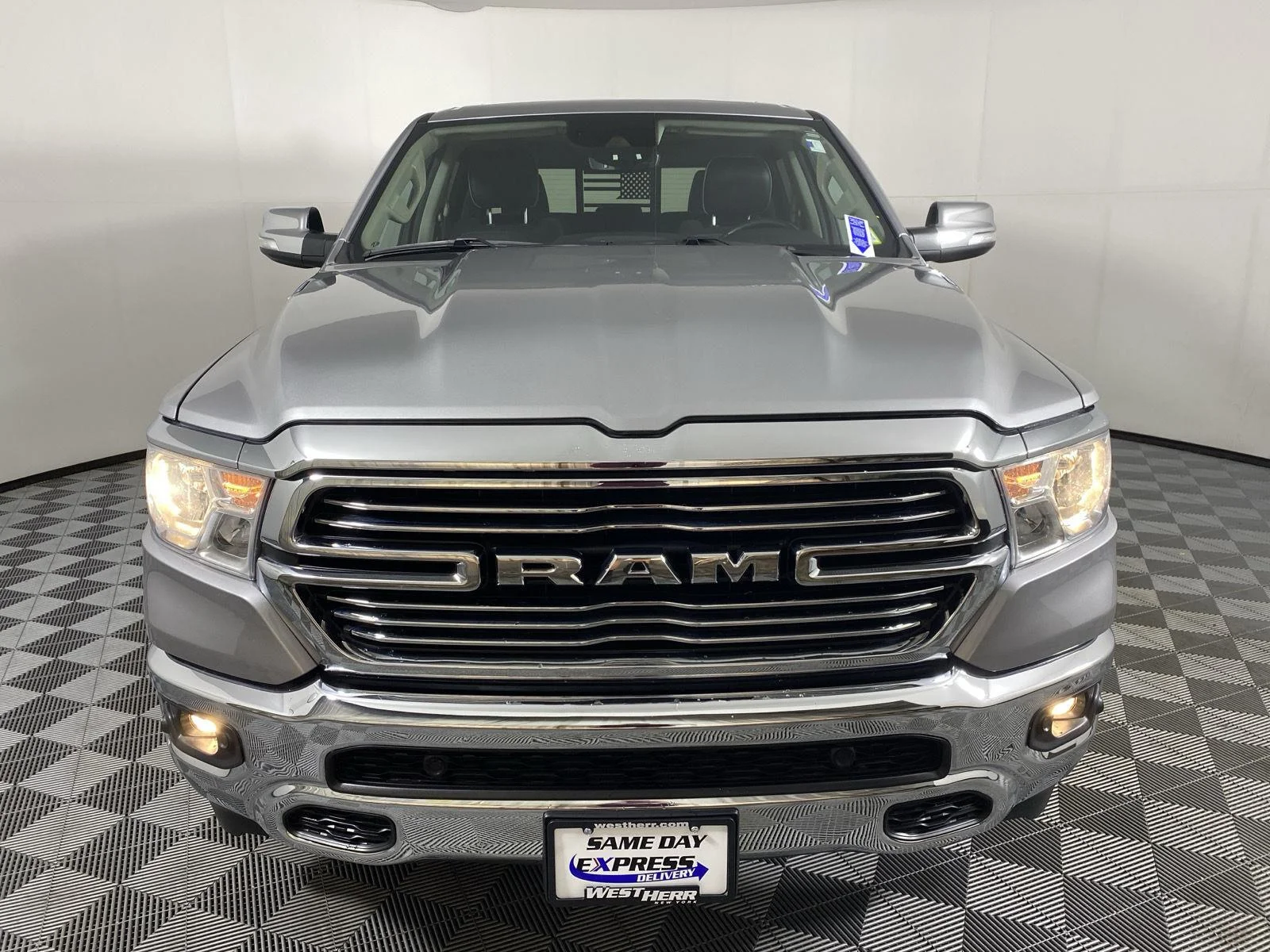 Used 2022 Billet Silver Metallic Clearcoat Ram Laramie image 9