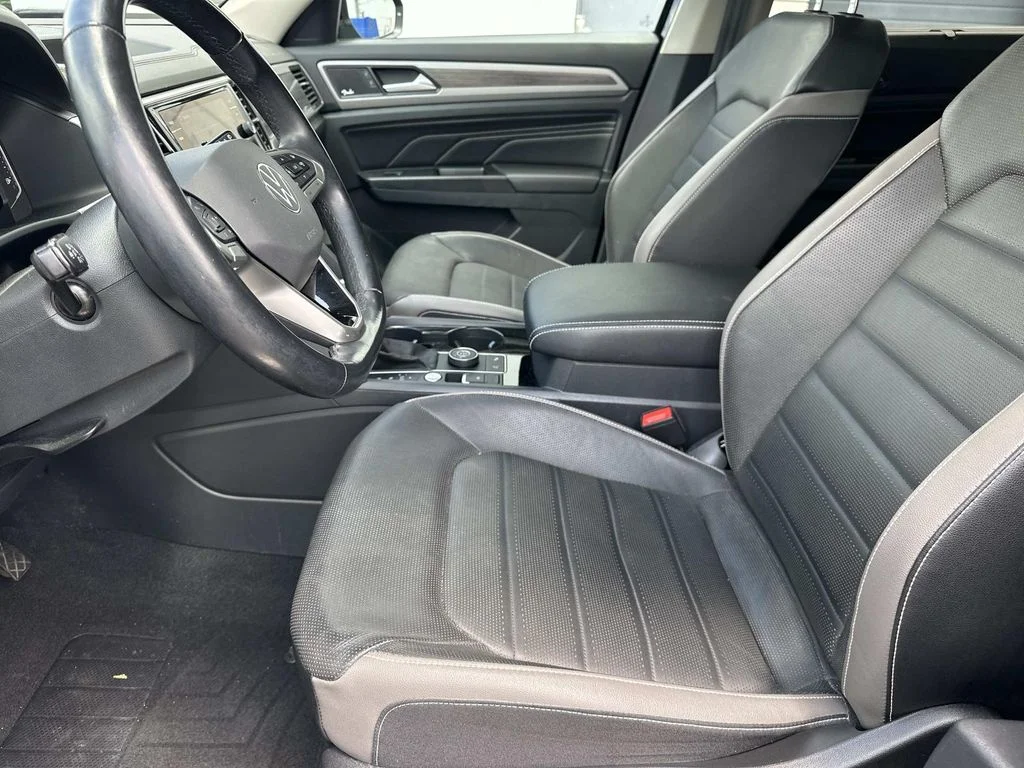 Used 2021 Black Volkswagen SEL Premium image 17