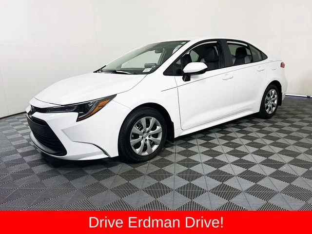 Used 2025 White Toyota LE image 3
