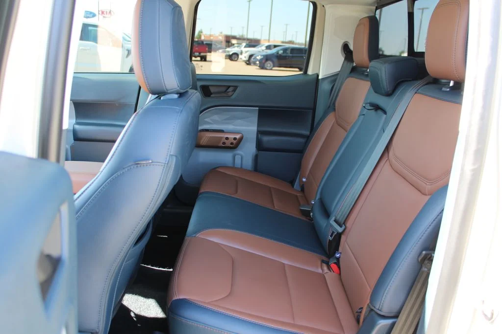 Used 2024  Ford Lariat image 7