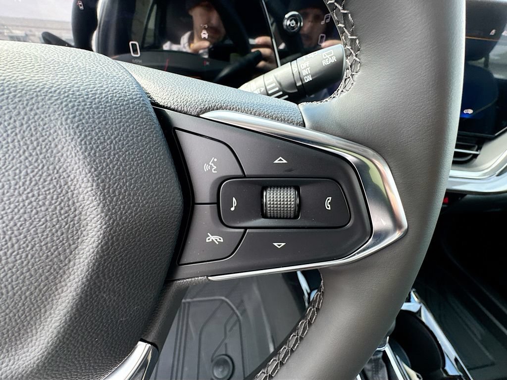 New 2026 Summit White Chevrolet ACTIV image 37