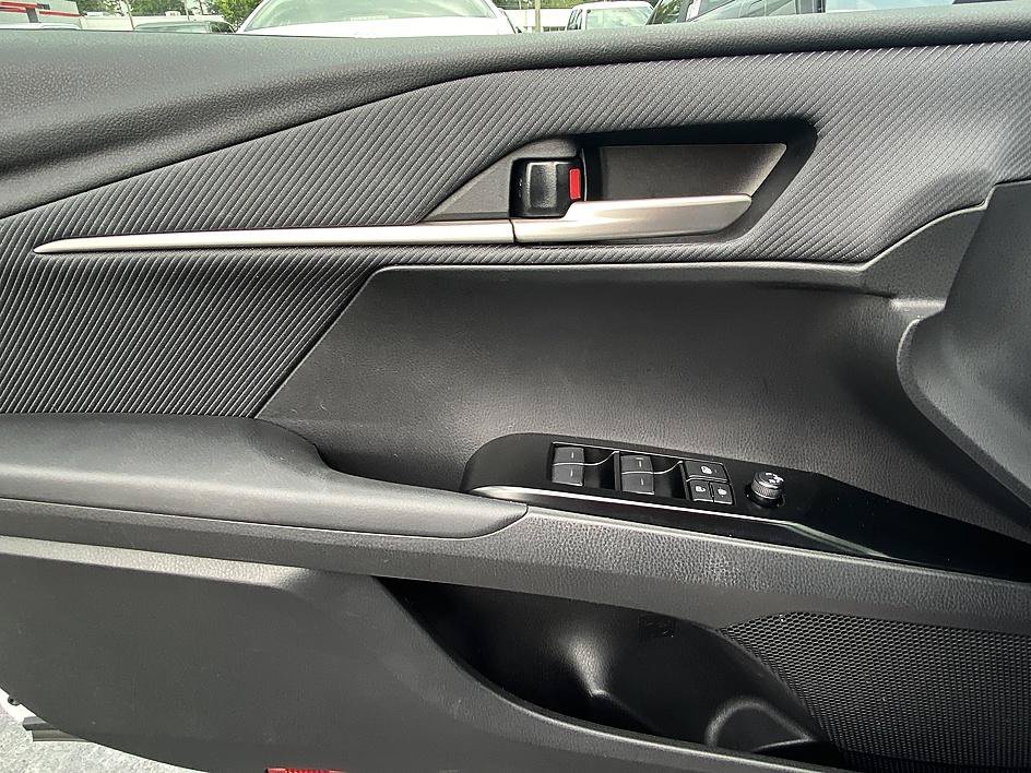 Used 2025 Ice Cap Toyota SE image 8