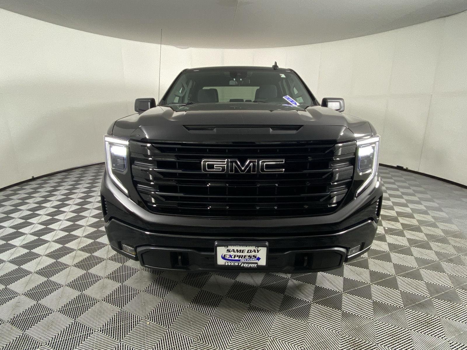 Used 2023 Onyx Black GMC Elevation image 2
