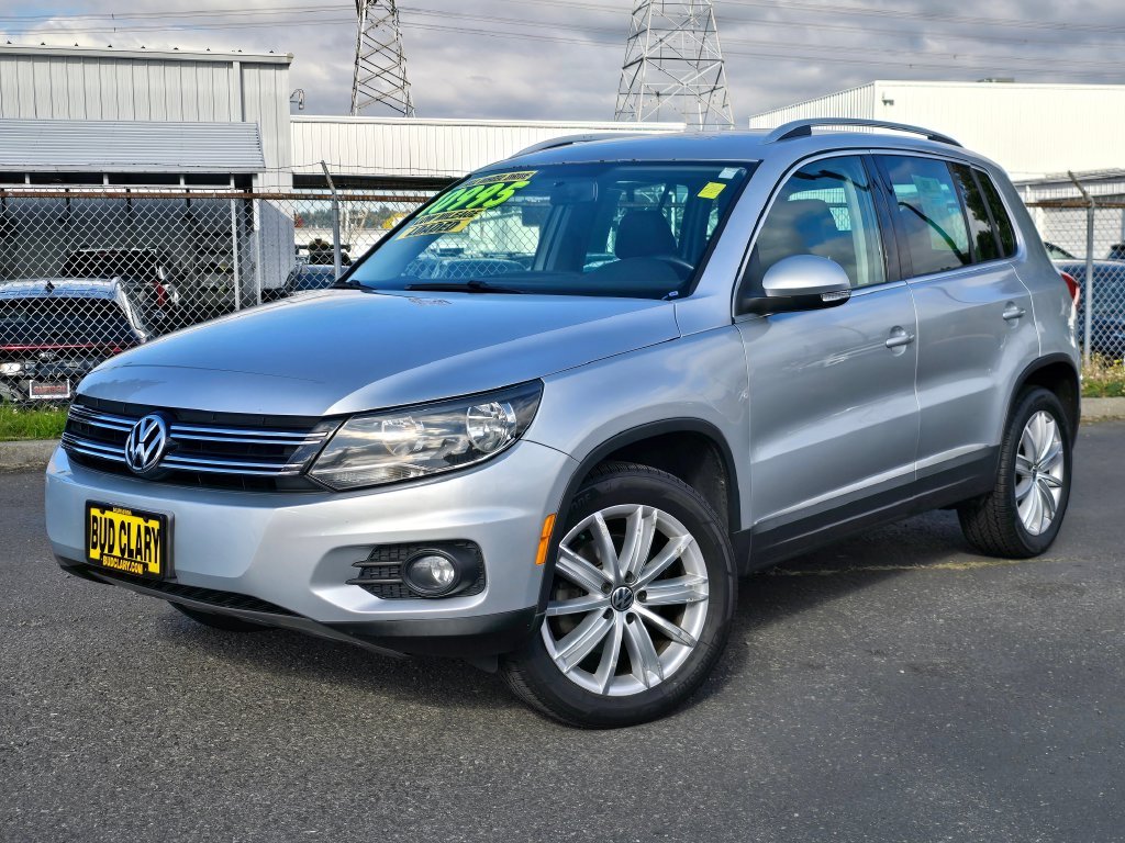 Used 2012 Silver Volkswagen SE image 1