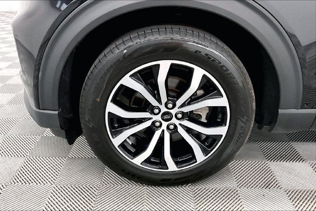 Used 2023 Agate Black Metallic Ford ST-Line image 9
