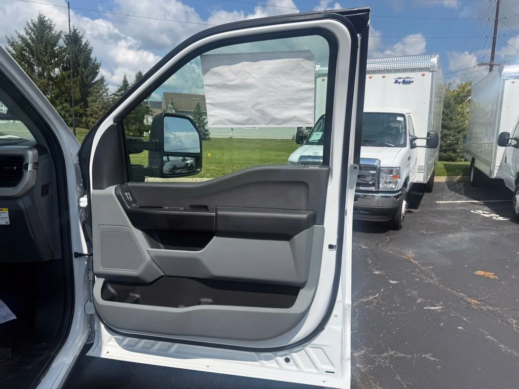 New 2026 Oxford White Ford F-550® XL image 39
