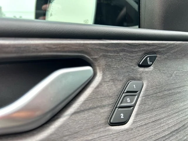 Used 2022 Gray Metallic Jeep Overland image 35
