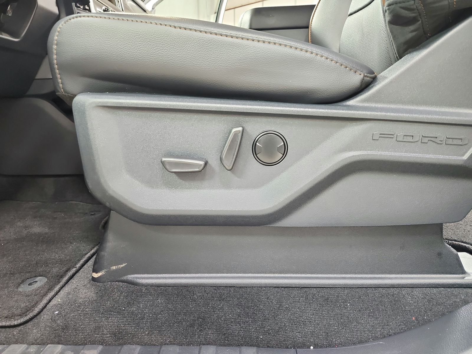 New 2026 Oxford White Ford F-250® Lariat® image 21