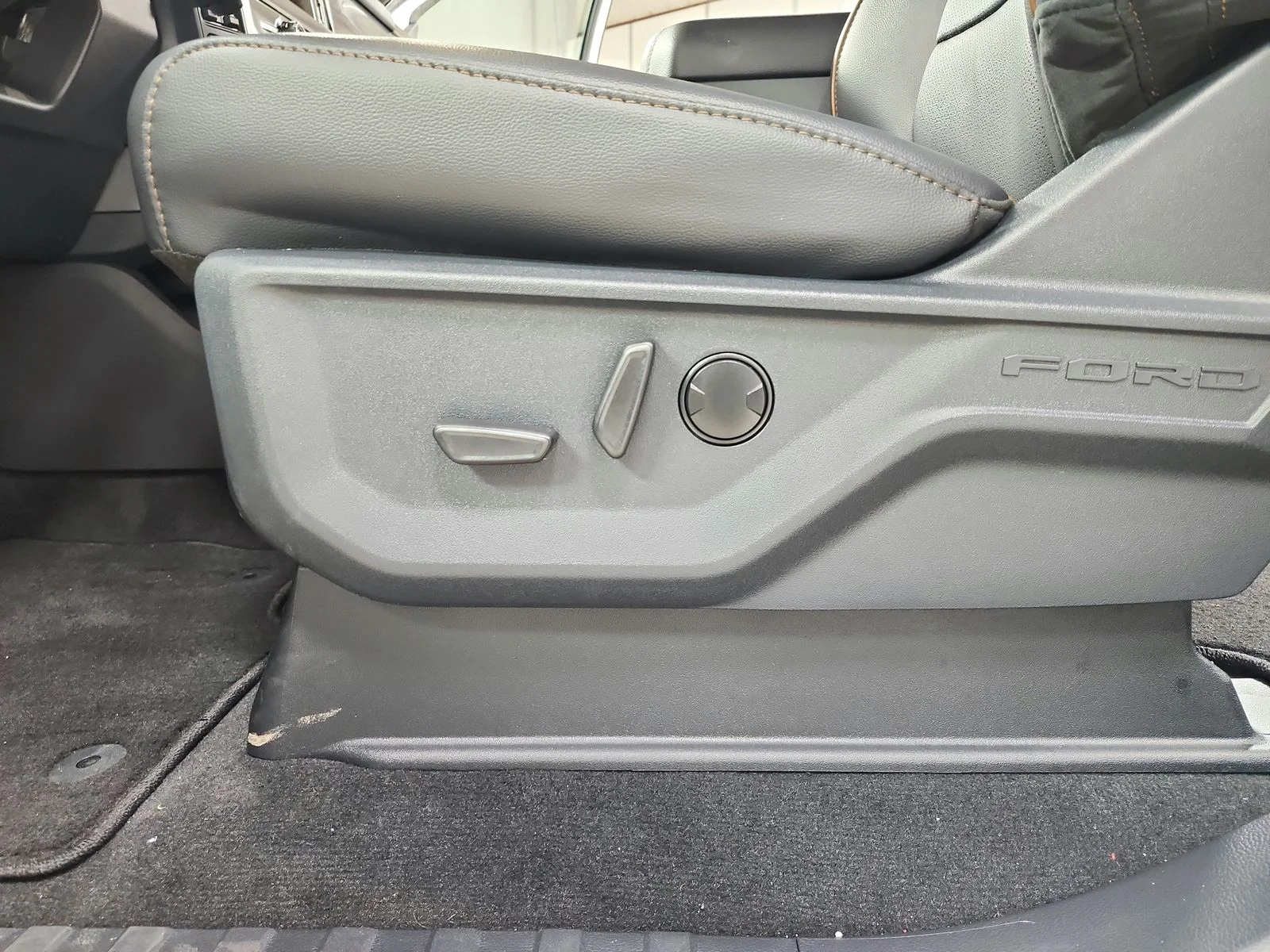 New 2026 Oxford White Ford F-250® Lariat® image 21