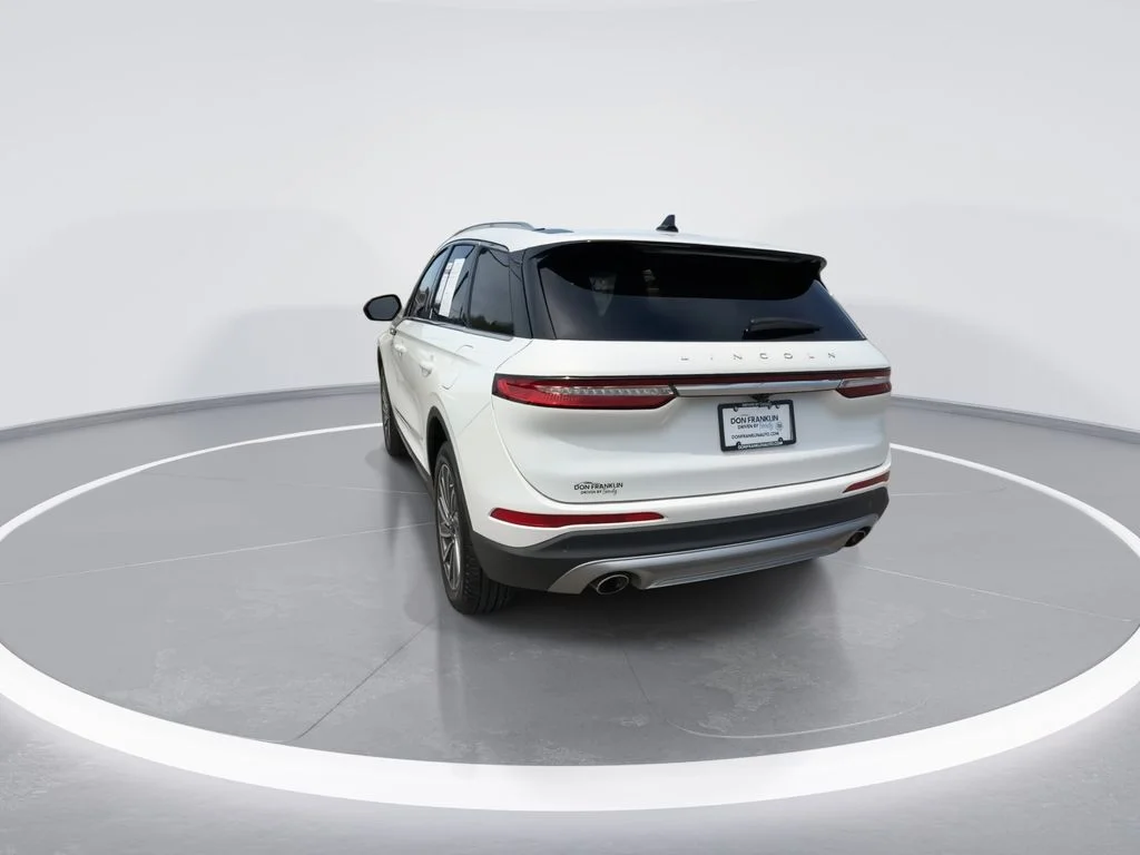 Used 2023 White Lincoln Reserve image 7