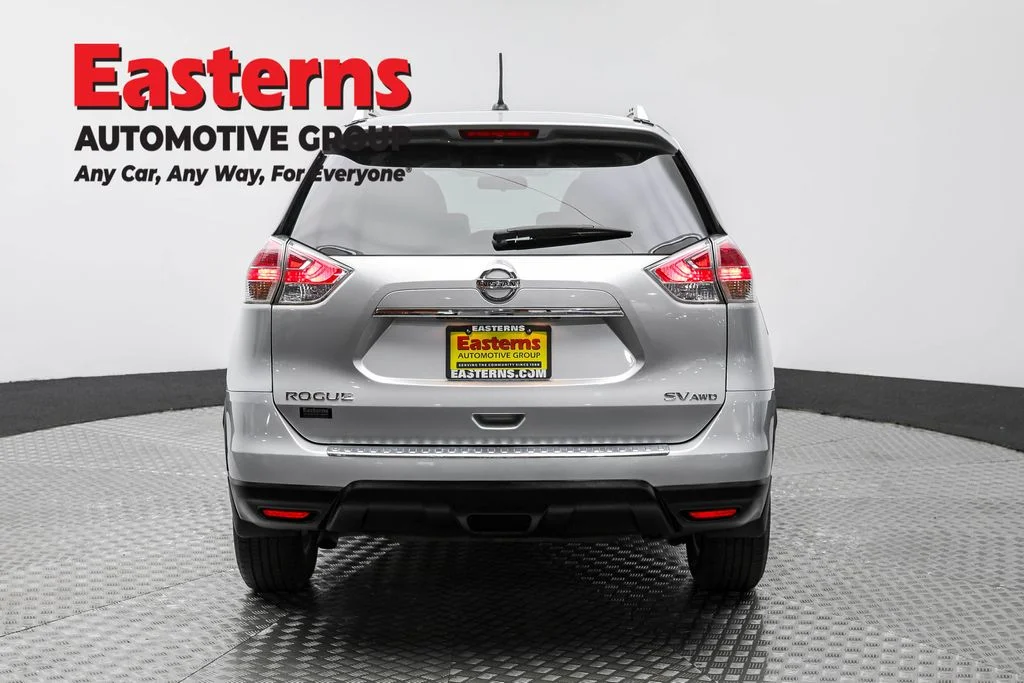 Used 2016 Silver Nissan SV image 6