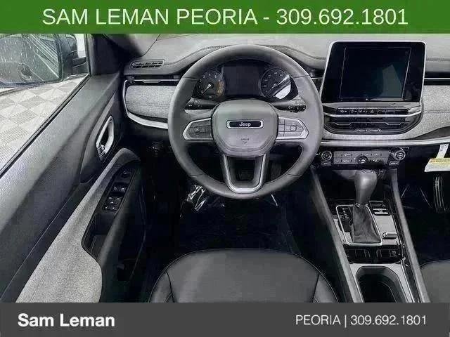 New 2026 Diamond Black Crystal Pearlcoat Jeep Latitude image 21