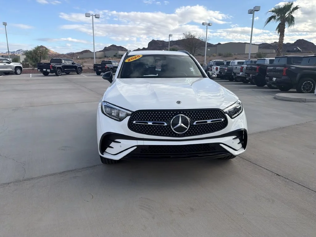 Used 2025  Mercedes-Benz GLC 350e image 2