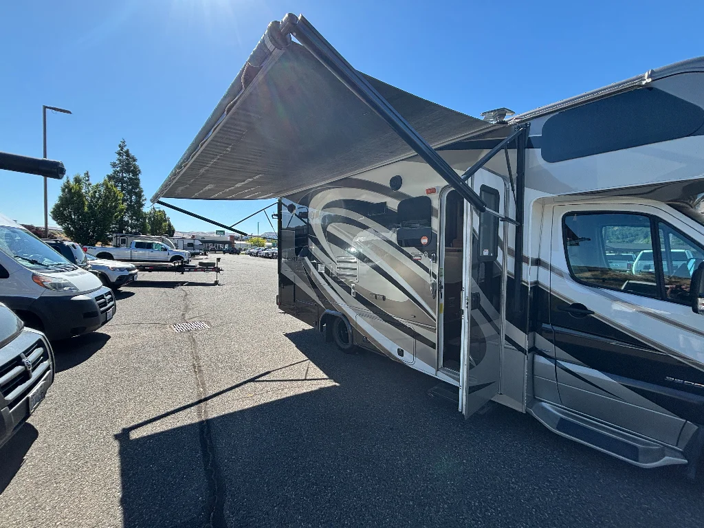 Used 2015 Arctic White Mercedes-Benz Base image 29