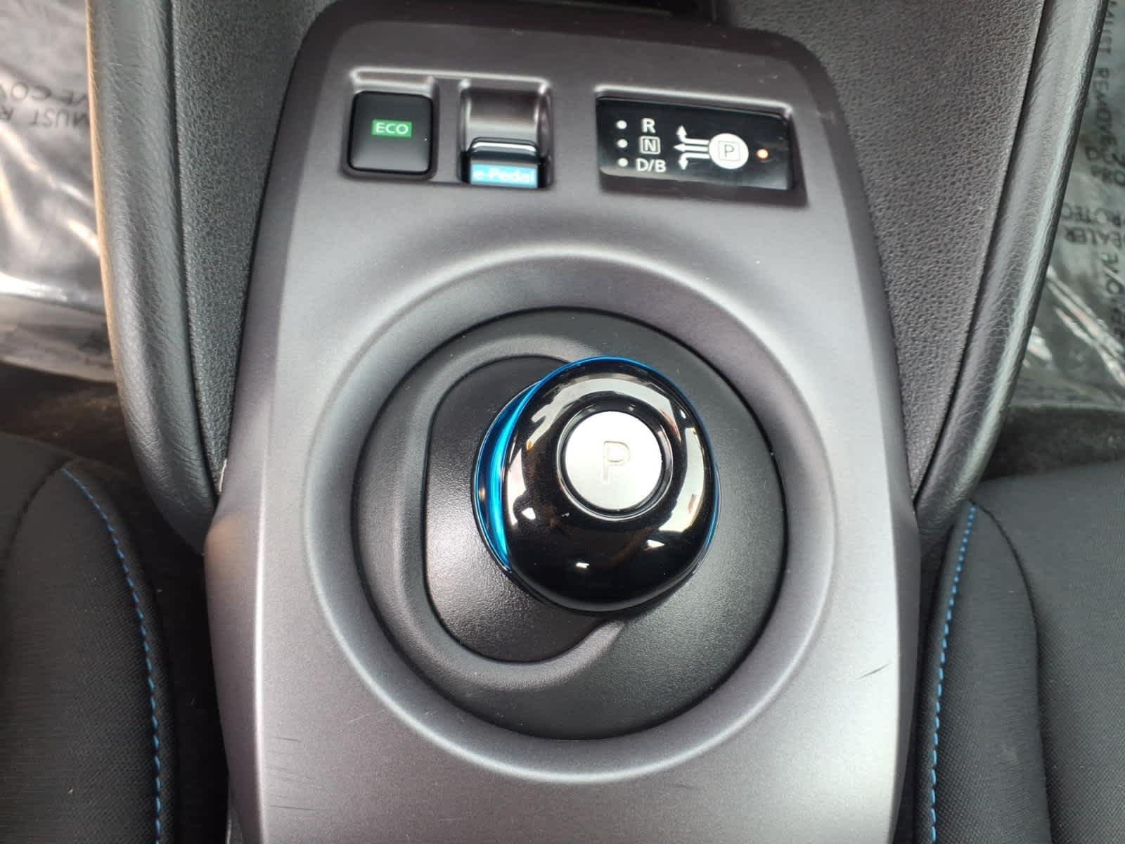 Used 2023 Glacier White Nissan S image 19