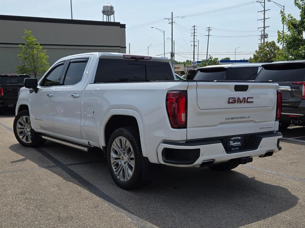 Used 2022 White GMC Denali image 16