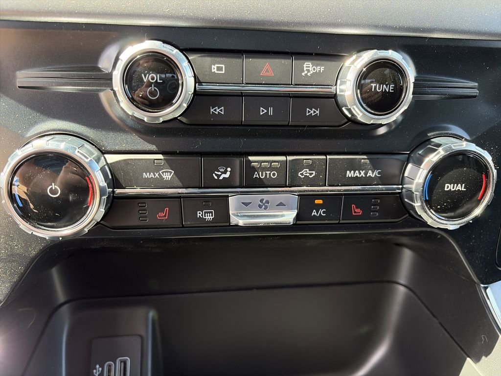 New 2026 Agate Black Metallic Ford XLT image 25