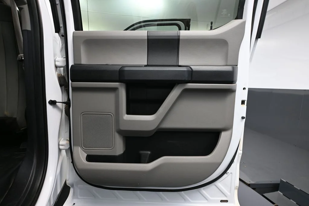 Used 2018 White Ford XL image 38