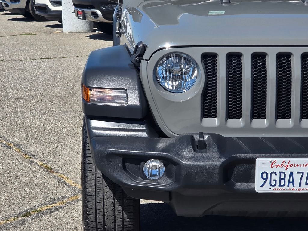 Used 2023 Gray Jeep Sport S image 3
