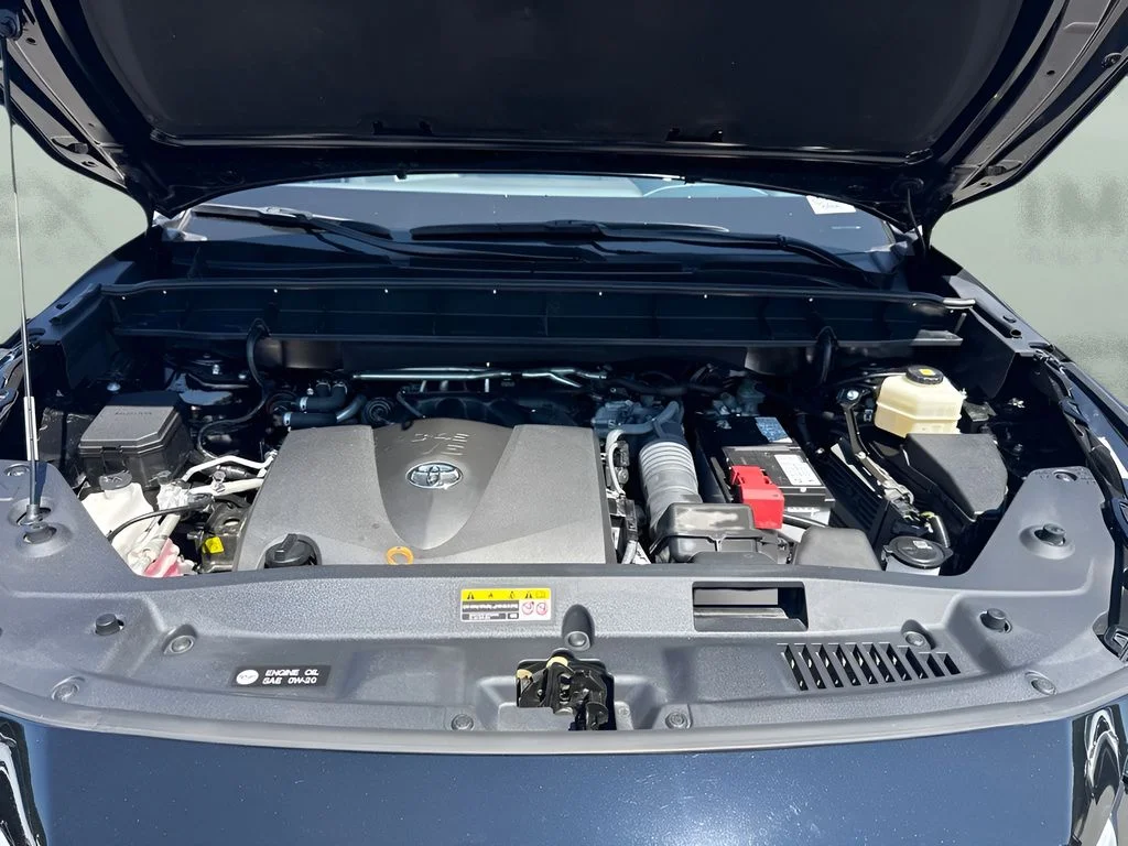 Used 2021 Black Toyota XLE image 19