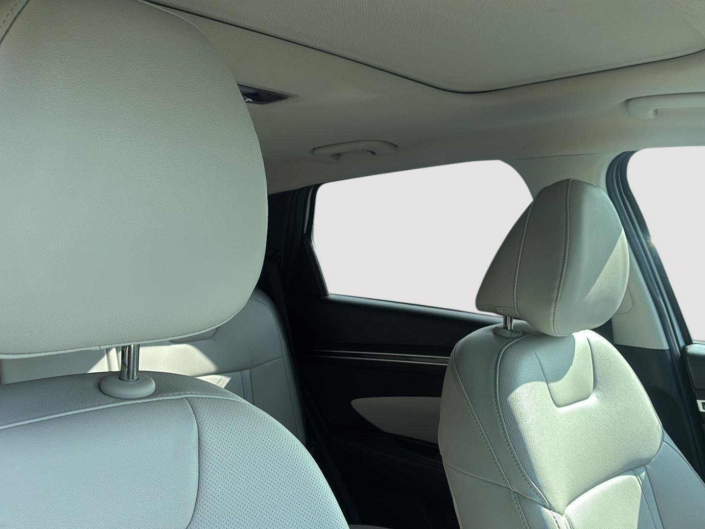 Used 2024 White Pearl Hyundai SEL image 11